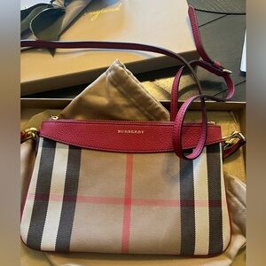 Burberry ladies small leather crossbody 👜